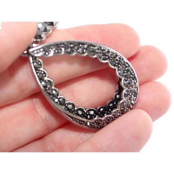 Elegant Black & Silver Teardrop Necklace with Matching Earrings - Picture 4 of 6